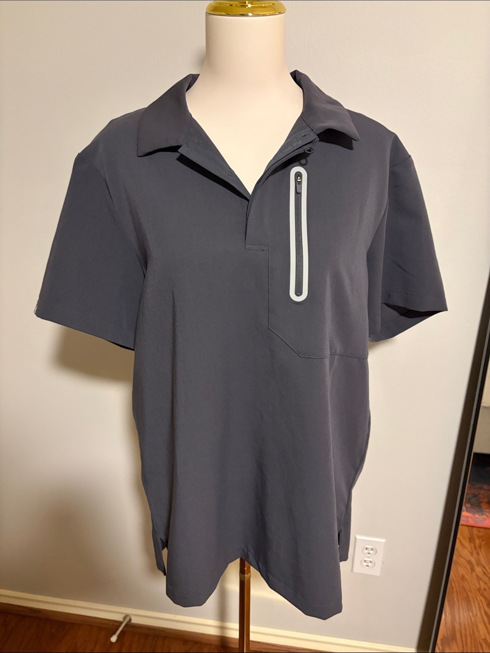 FIGS Men's Dark Gray Short-Scrub Top with Zip Pocket